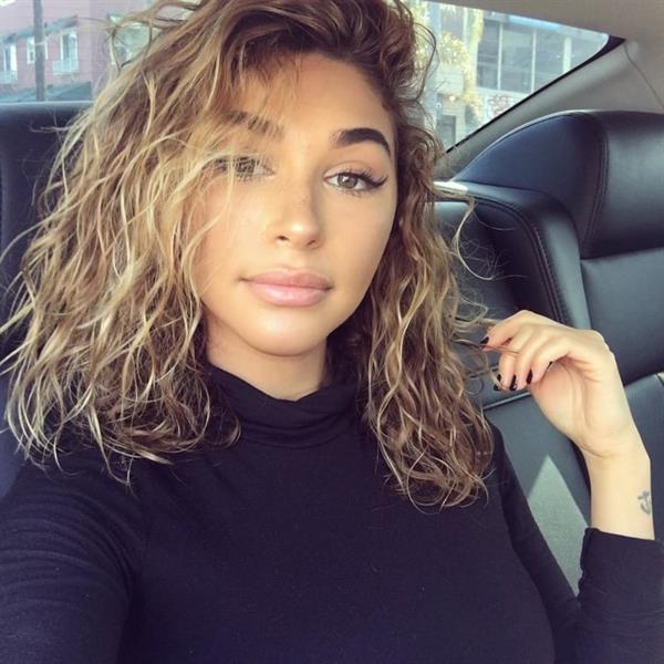 Chantel Jeffries taking a selfie