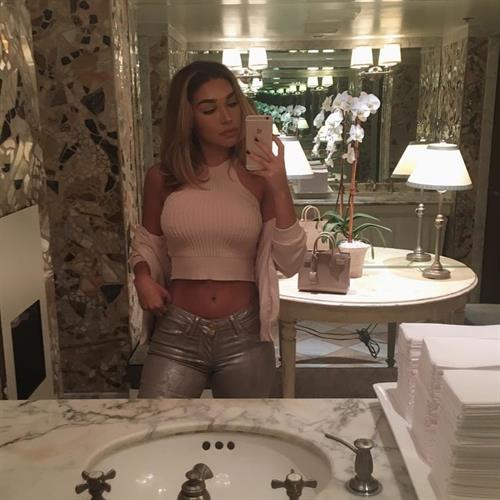 Chantel Jeffries taking a selfie