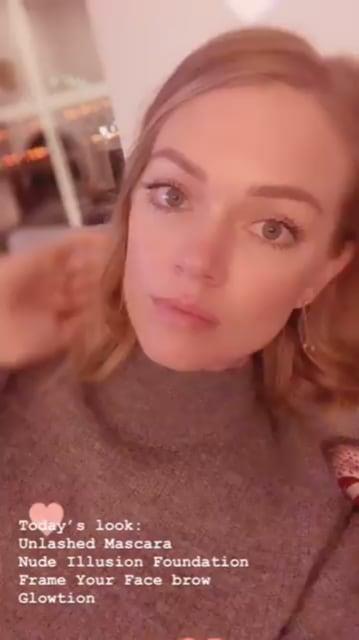 Lindsay Ellingson taking a selfie