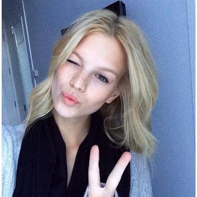Nadine Leopold taking a selfie