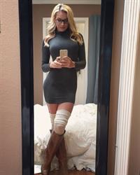 Paige Spiranac taking a selfie