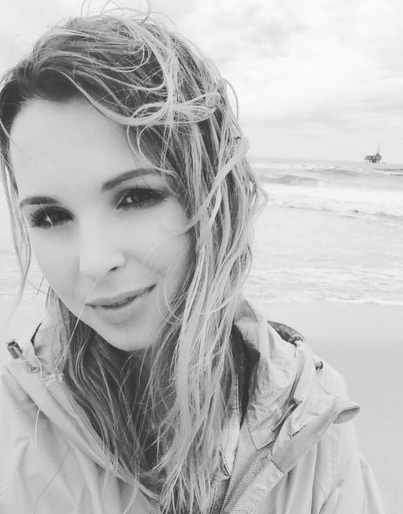 Kirsten Prout taking a selfie