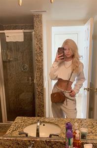 Loren Gray taking a selfie