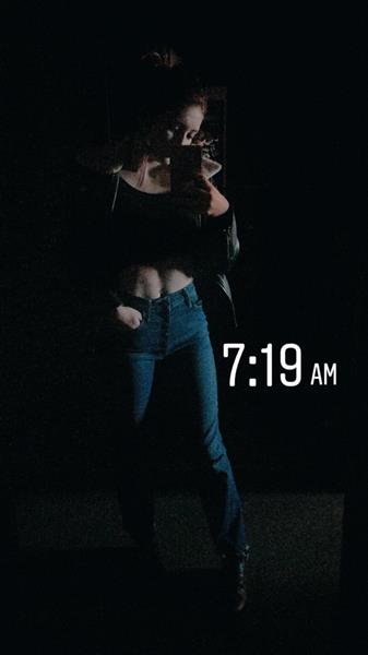 Willow Shields taking a selfie