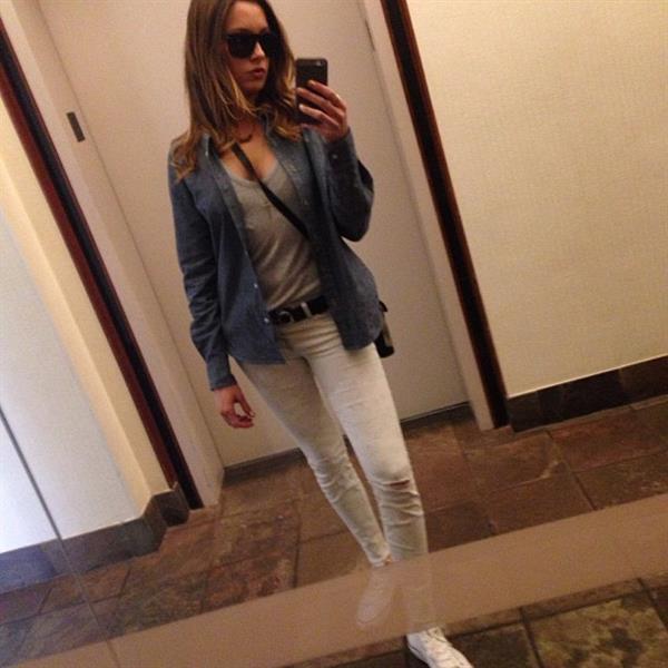 Katie Cassidy taking a selfie