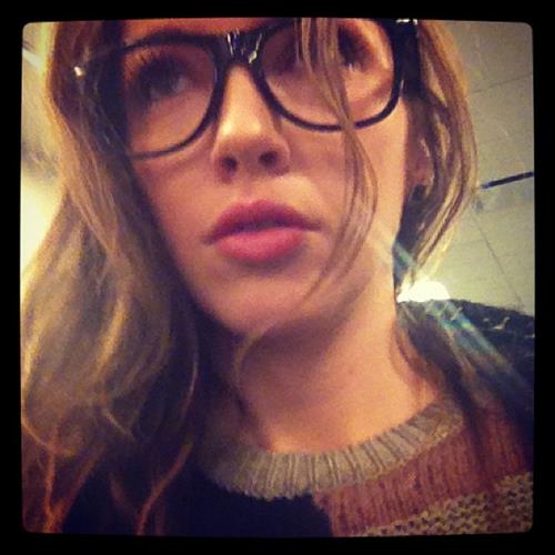 Katie Cassidy taking a selfie