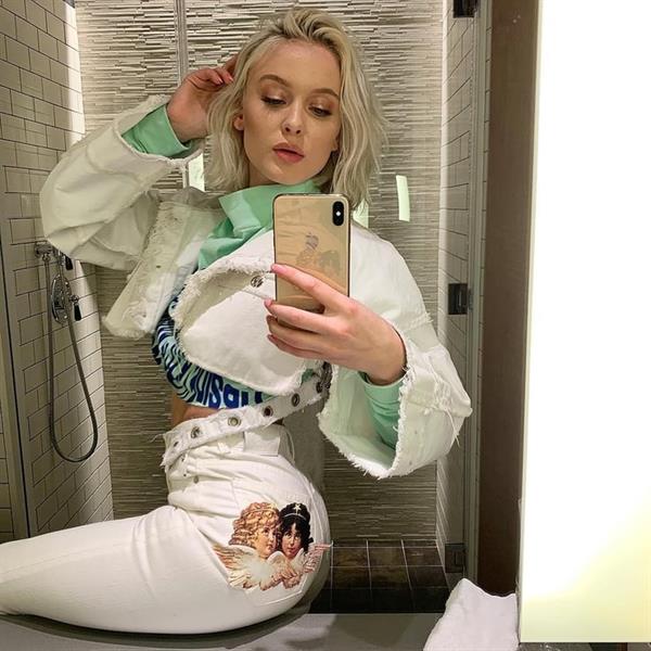 Zara Larsson taking a selfie