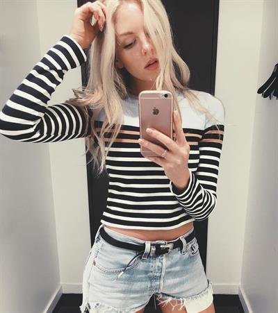 Shea Marie taking a selfie