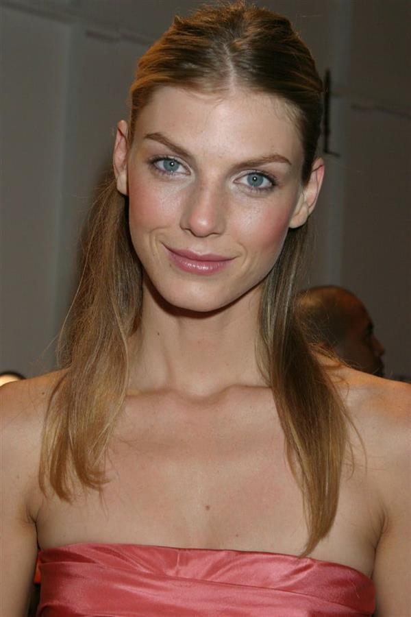 Angela Lindvall