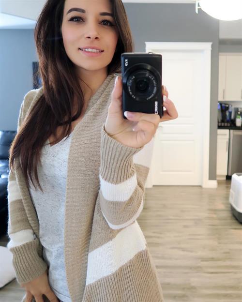 Alinity Divine taking a selfie