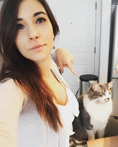Alinity Divine taking a selfie