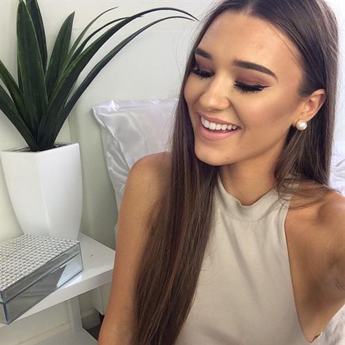 Shani Grimmond taking a selfie