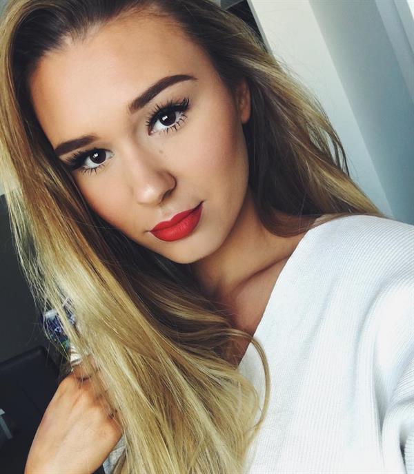 Shani Grimmond taking a selfie