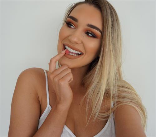 Shani Grimmond taking a selfie