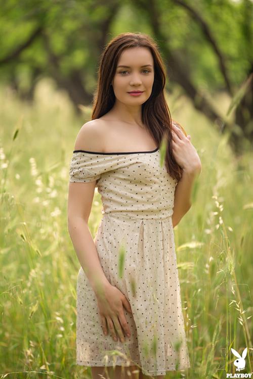 Janeth Tense Nude Outside