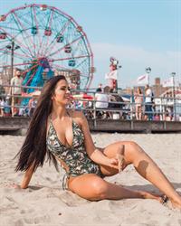 Dai Macedo Bikini Pictures Dai Macedo in a bikini