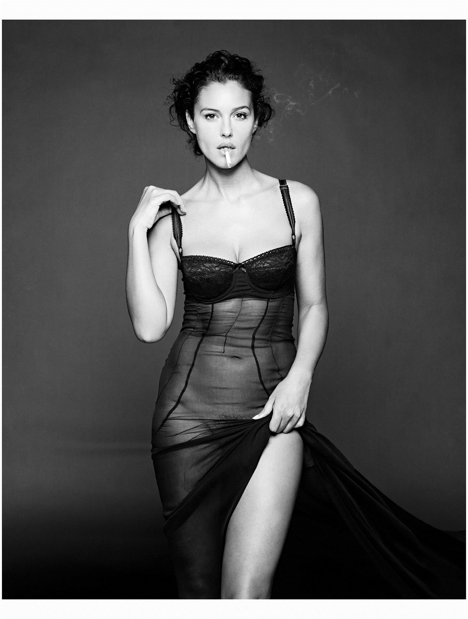 Monica Bellucci in lingerie