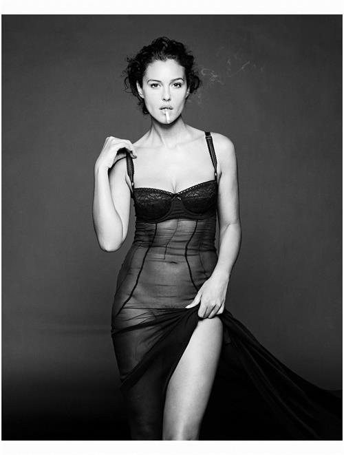 Monica Bellucci in lingerie