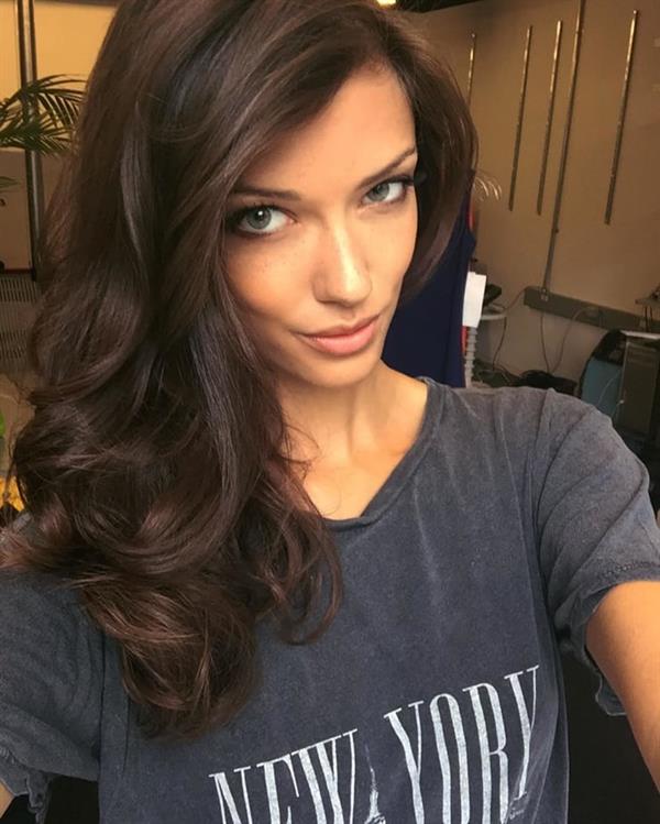 Anna-Christina Schwartz taking a selfie