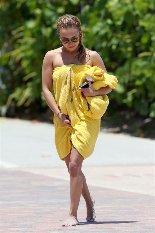Hayden Panettiere 53Bikini candis at Miami Beach 12.05.13 