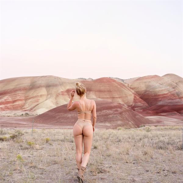 Sara Jean Underwood - ass