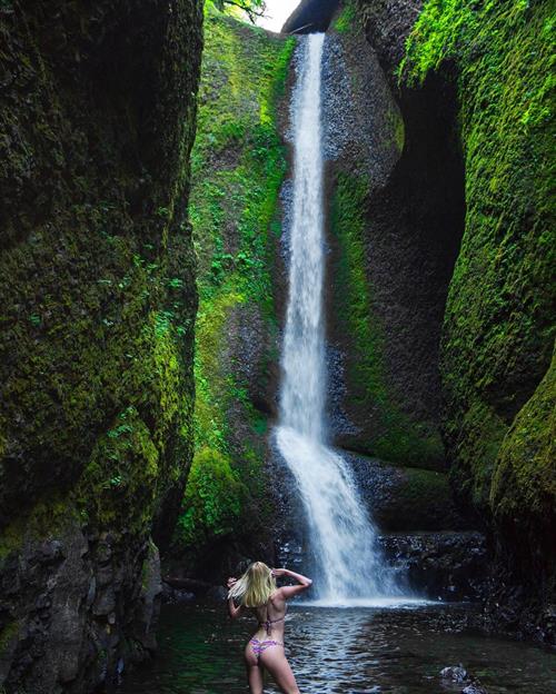Sara Jean Underwood in a bikini - ass