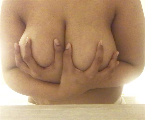 Home alone. Boobshow