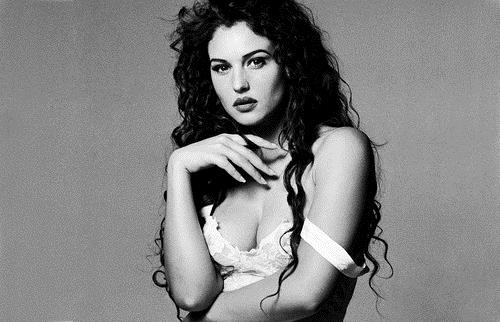 Monica Bellucci in lingerie