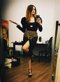 Elodie Frege taking a selfie