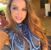 Ashley Mason taking a selfie