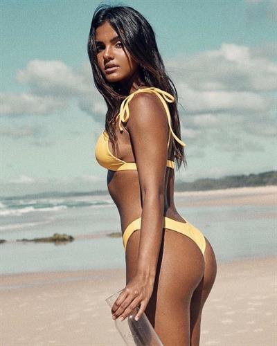 Júlia Muniz Bikini Pictures Júlia Muniz in a bikini