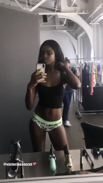 Leomie Anderson in lingerie taking a selfie