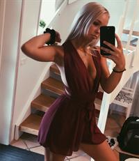 Stina Jonsson taking a selfie