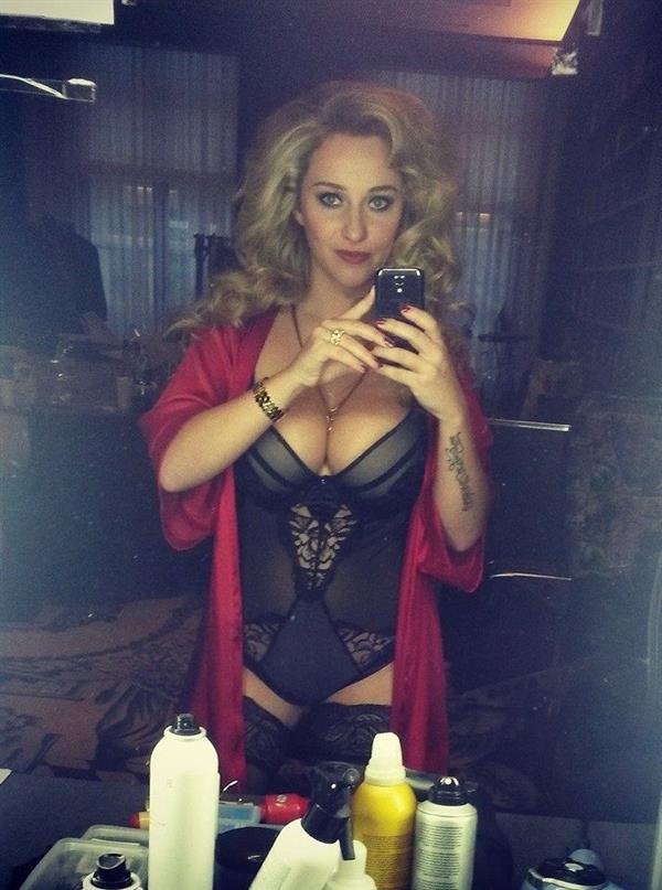 Zimra Geurts in lingerie taking a selfie