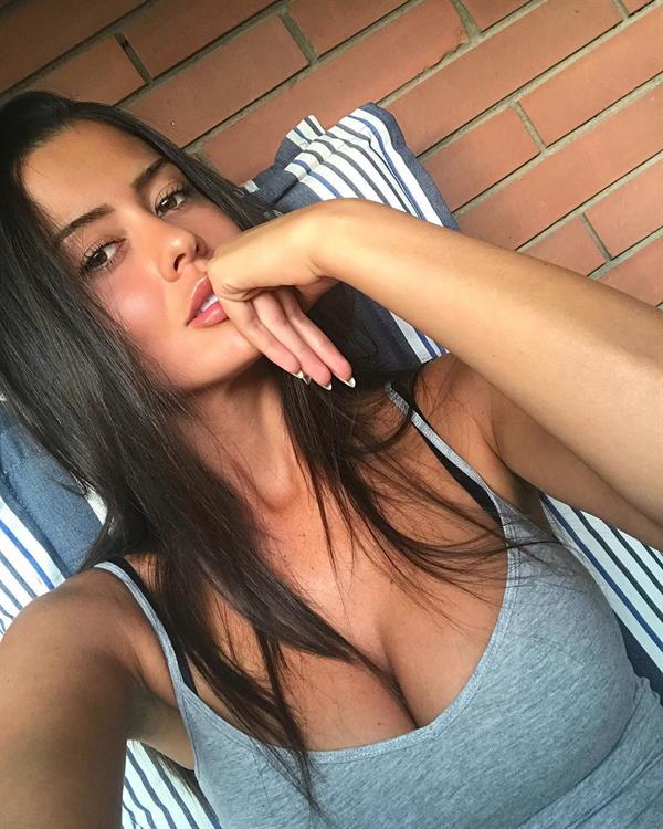 Eva Padlock taking a selfie