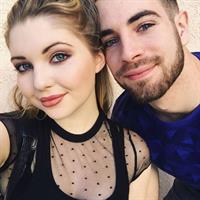 Sammi Hanratty taking a selfie