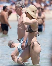 Katharine McPhee sexy bikini photos showing her boobs and ass seen by paparazzi.



