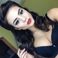 Polina Glen taking a selfie