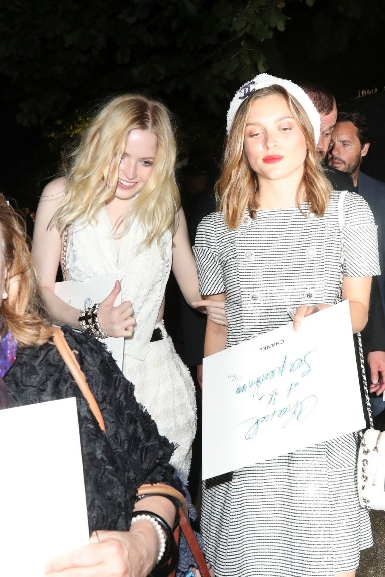 Ellie Bamber braless boobs while wearing basically a scarf as a top showing side boob cleavage.








