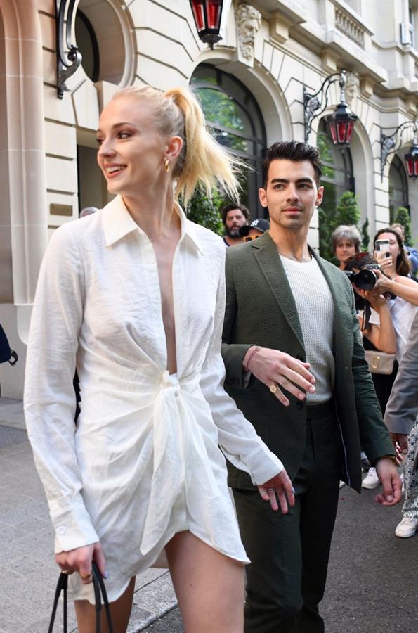 Sophie Turner braless boobs in a little white dress seen by paparazzi.









