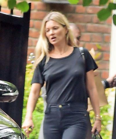 Kate Moss braless tits pokies seen by paparazzi.













