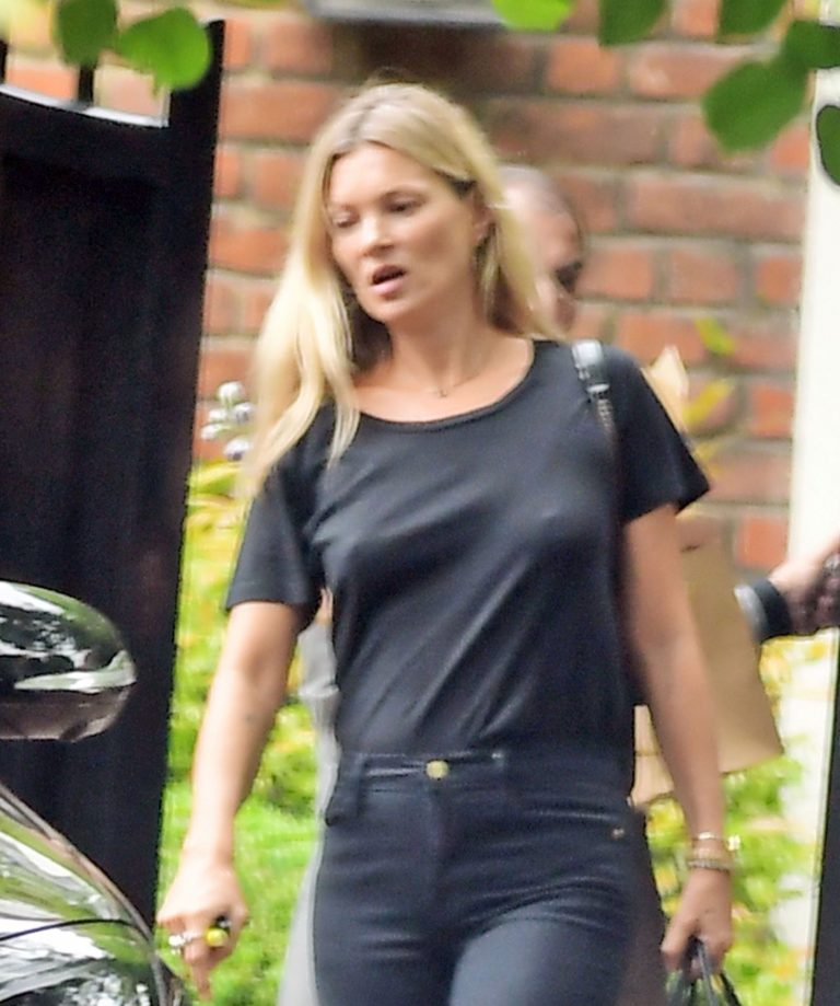 Kate Moss Pictures Kate Moss braless tits pokies seen by paparazzi.