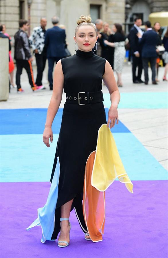 Florence Pugh braless tits pokies in a black dress.















