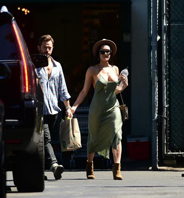 Nikki Bella braless boobs in a green dress seen by paparazzi.
















