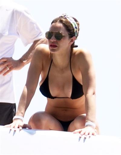 Katharine McPhee sexy bikini nip slip seen by paparazzi.



