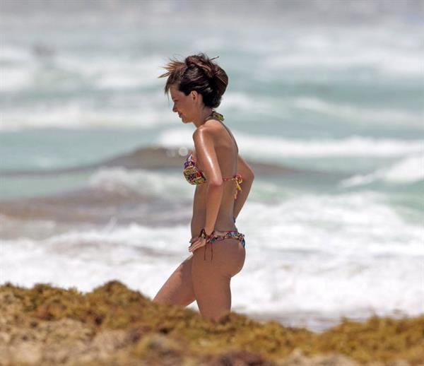 Patricia Zavala sexy ass in a bikini seen at the beach by paparazzi.




