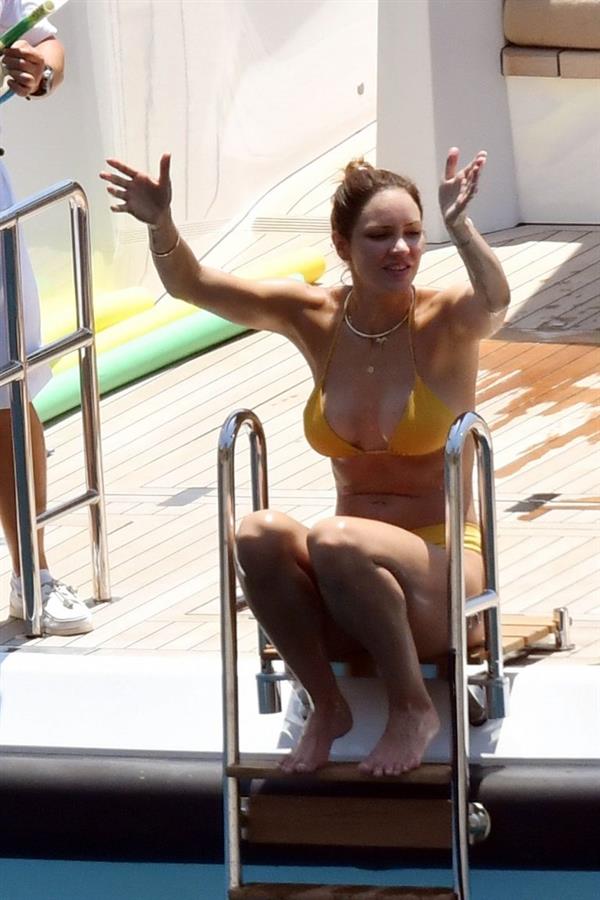Katharine McPhee in a sexy thong bikini seen by paparazzi showing her ass and boobs.











