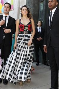 Nikki Reed upskirt wardrobe malfunction as her dress blew up showing her panties seen by paparazzi.











