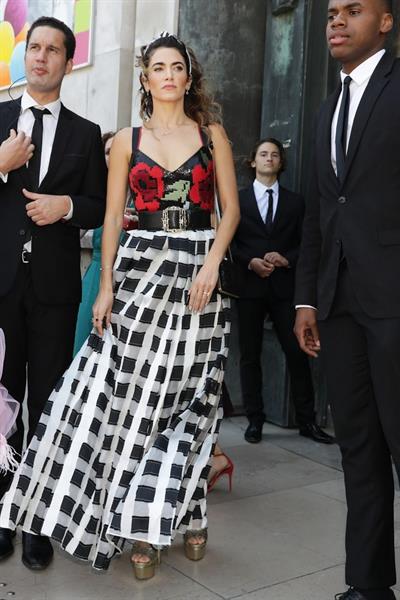 Nikki Reed upskirt wardrobe malfunction as her dress blew up showing her panties seen by paparazzi.











