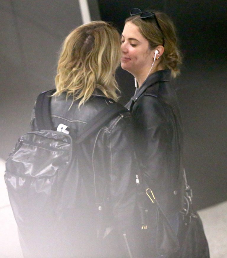 Cara Delevingne Pictures Cara Delevingne and Ashley Benson kissing at the airport.